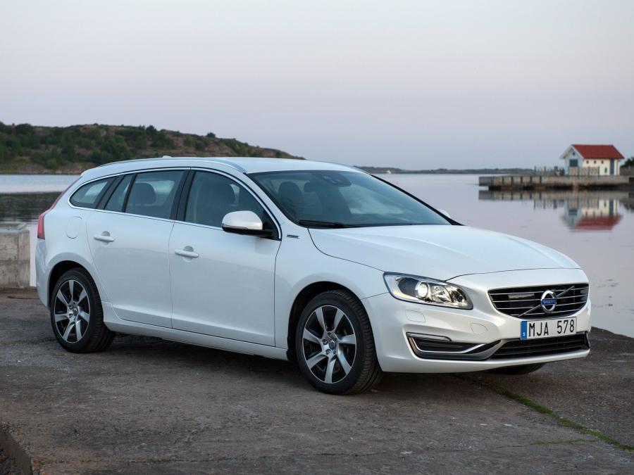  Volvo V60 D6 Plug-In Hybrid 2013 года  (фото 16 из 25)